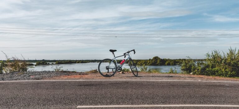 Jak zaplanować długą trasę rowerową? Poradnik dla wytrwałych